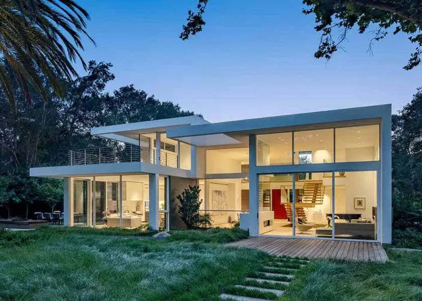 Jendela Besar & Pintu Kaca di Rumah Minimalis Elegan